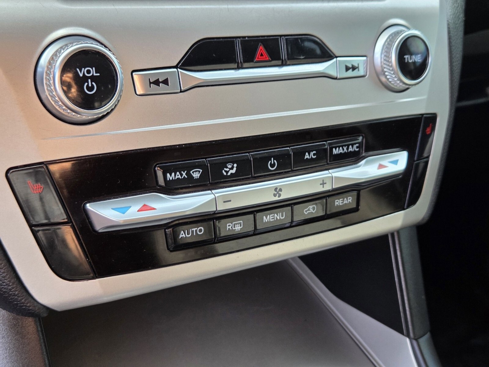 Certified 2022 Ford Explorer XLT image 23