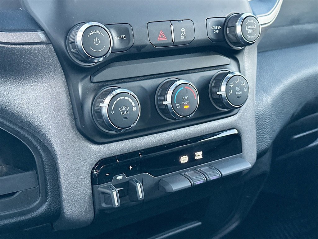 Used 2024 RAM 2500 Tradesman w/ Chrome Appearance Group image 15