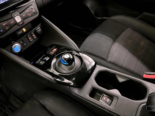 Used 2019 Nissan Leaf SV w/ SV Technology Package FWD image 16