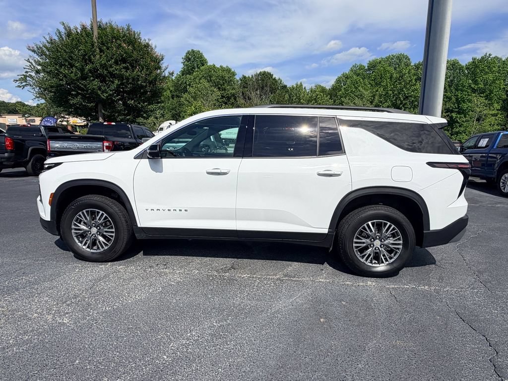 Used 2025 Chevrolet Traverse LT w/ Driver Confidence Package FWD image 7