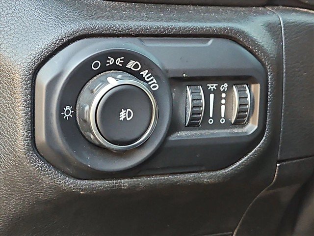 Used 2018 Jeep Wrangler Unlimited Sahara AWD/4WD image 19