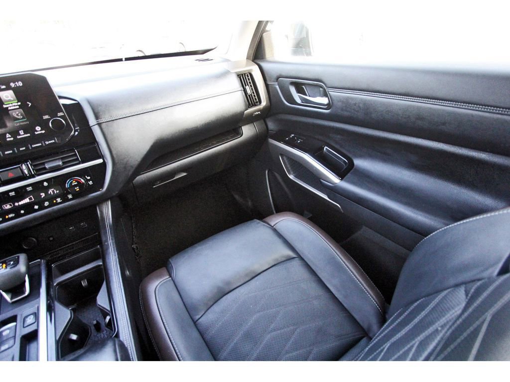 Used 2023 Nissan Pathfinder Platinum image 18