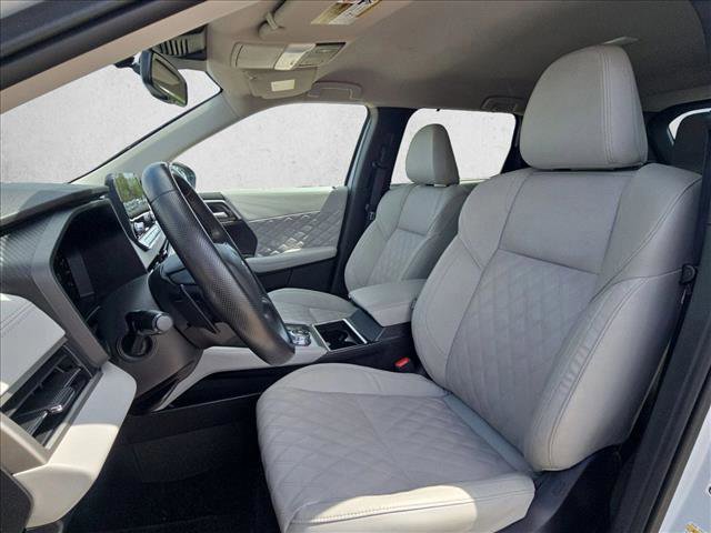 Used 2024 Mitsubishi Outlander SEL AWD/4WD image 16