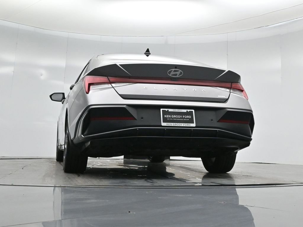 Used 2024 Hyundai Elantra Limited image 15