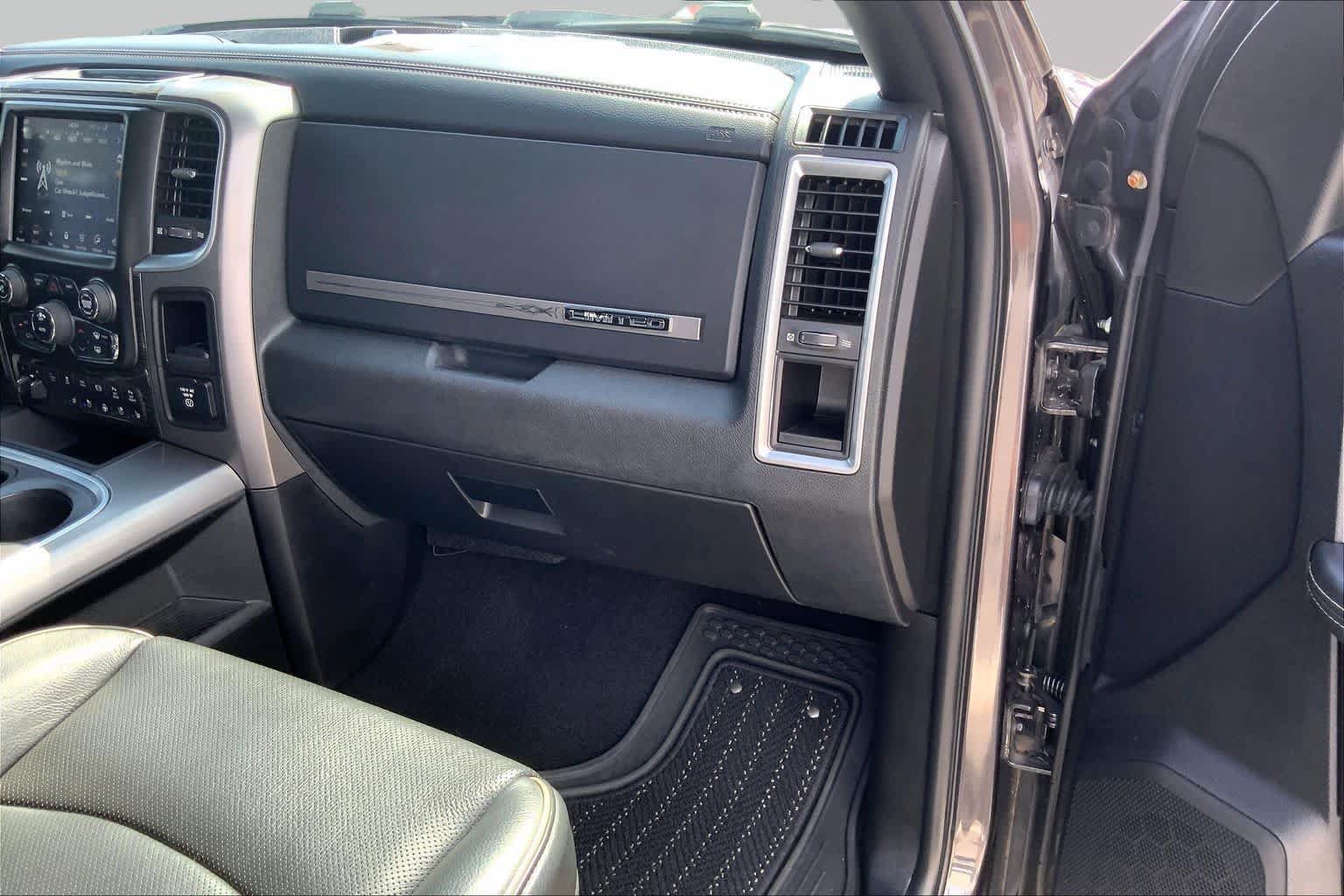 Used 2018 RAM 3500 Laramie Longhorn AWD/4WD image 19