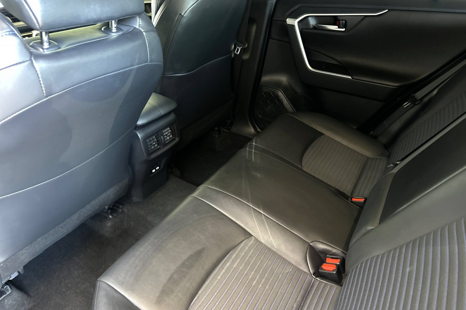 Used 2023 Toyota RAV4 XSE AWD/4WD image 12