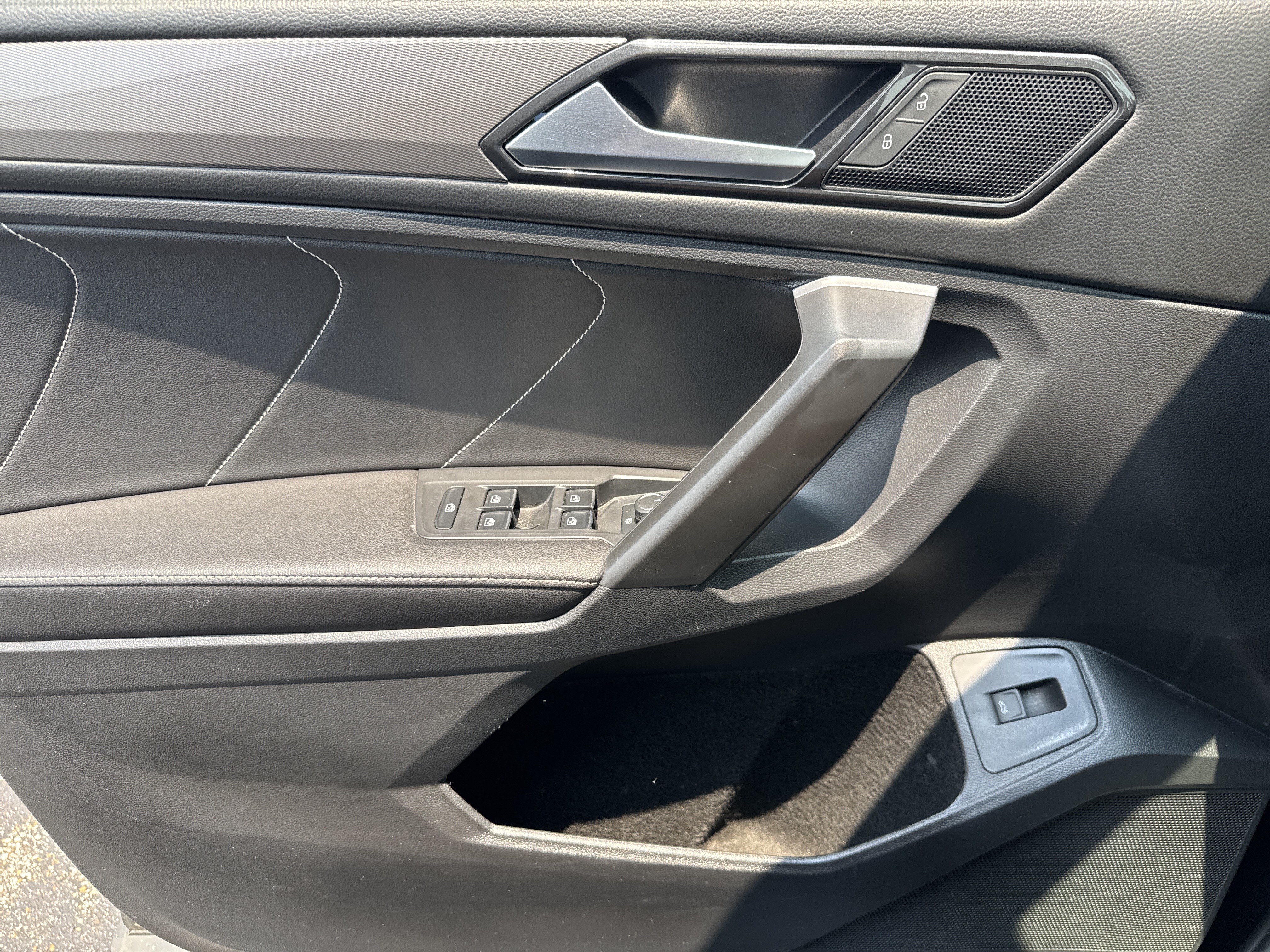 Used 2024 Volkswagen Tiguan SE FWD image 14