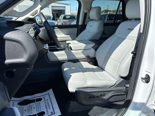 Certified 2025 Ford Expedition Platinum image 17