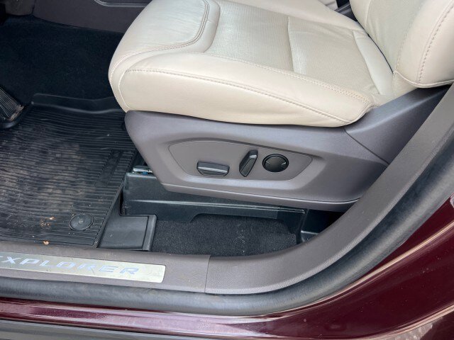 Certified 2023 Ford Explorer Platinum w/ Technology Package AWD/4WD image 7