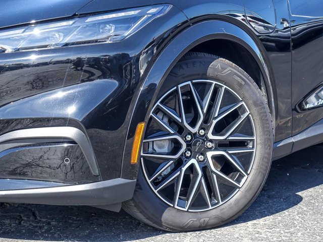 Certified 2025 Ford Mustang Mach-E Premium AWD/4WD image 4