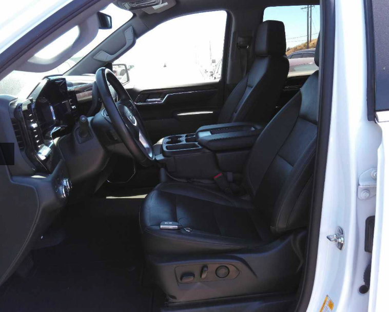 Used 2025 GMC Sierra 1500 SLT AWD/4WD image 4