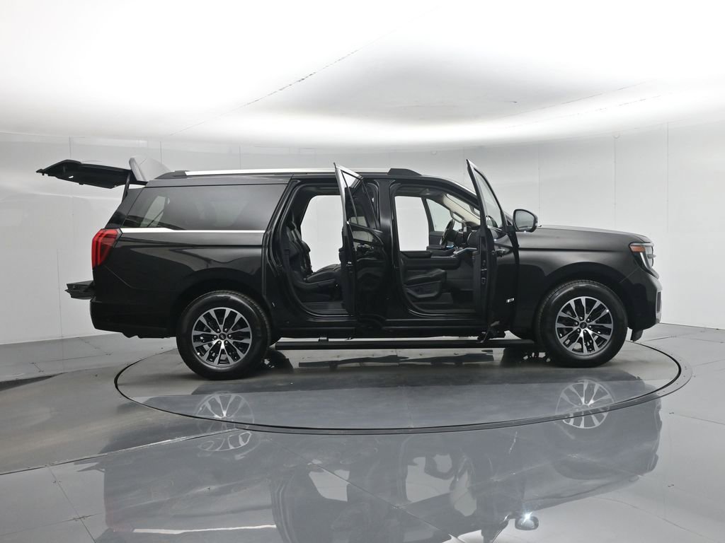 Certified 2025 Ford Expedition Max Platinum image 4