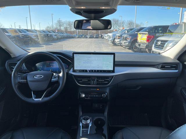 Certified 2025 Ford Escape Platinum w/ Premium Technology Package image 15