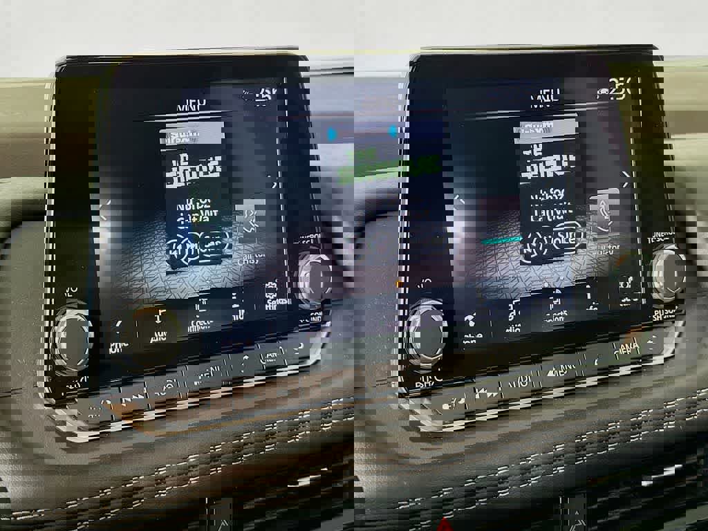 Used 2022 Nissan Rogue SV image 20