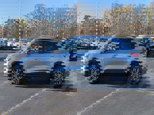 Certified 2022 Ford Escape SE image 2