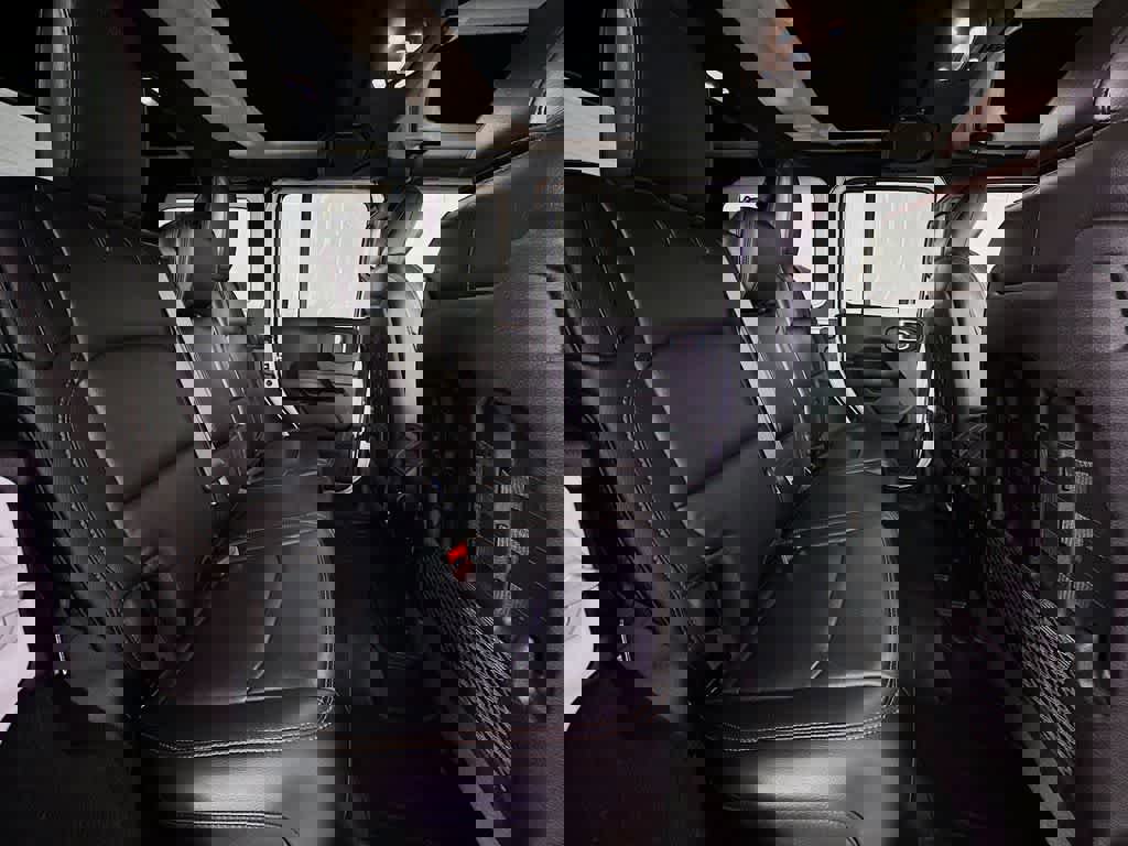 Used 2021 Jeep Wrangler Unlimited Rubicon w/ Trailer Tow Package image 31