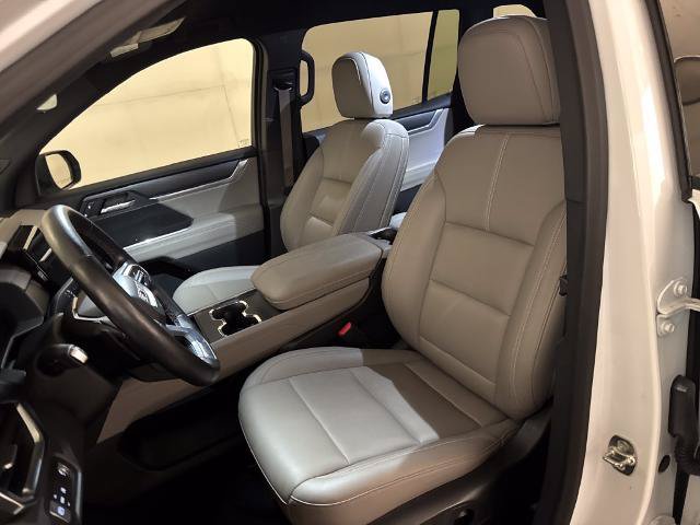 Used 2026 GMC Acadia Elevation w/ Elevation Premium Package FWD image 12