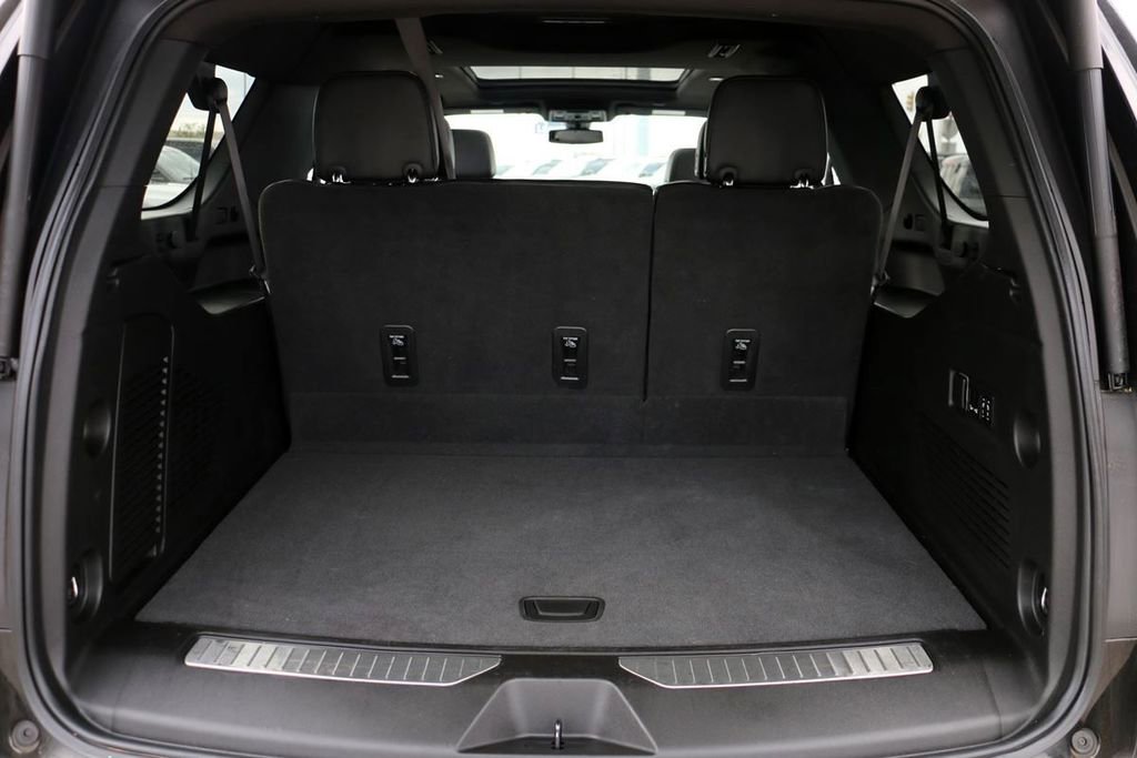 Used 2022 Chevrolet Suburban Z71 w/ Luxury Package image 38