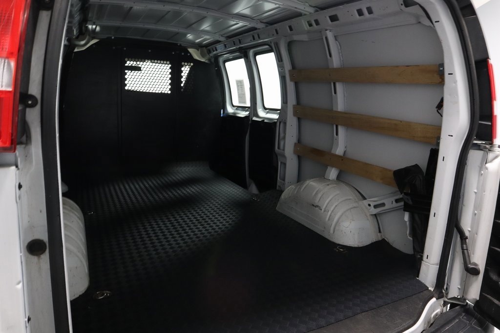 Used 2024 GMC Savana 2500 w/ Driver Convenience Package image 15