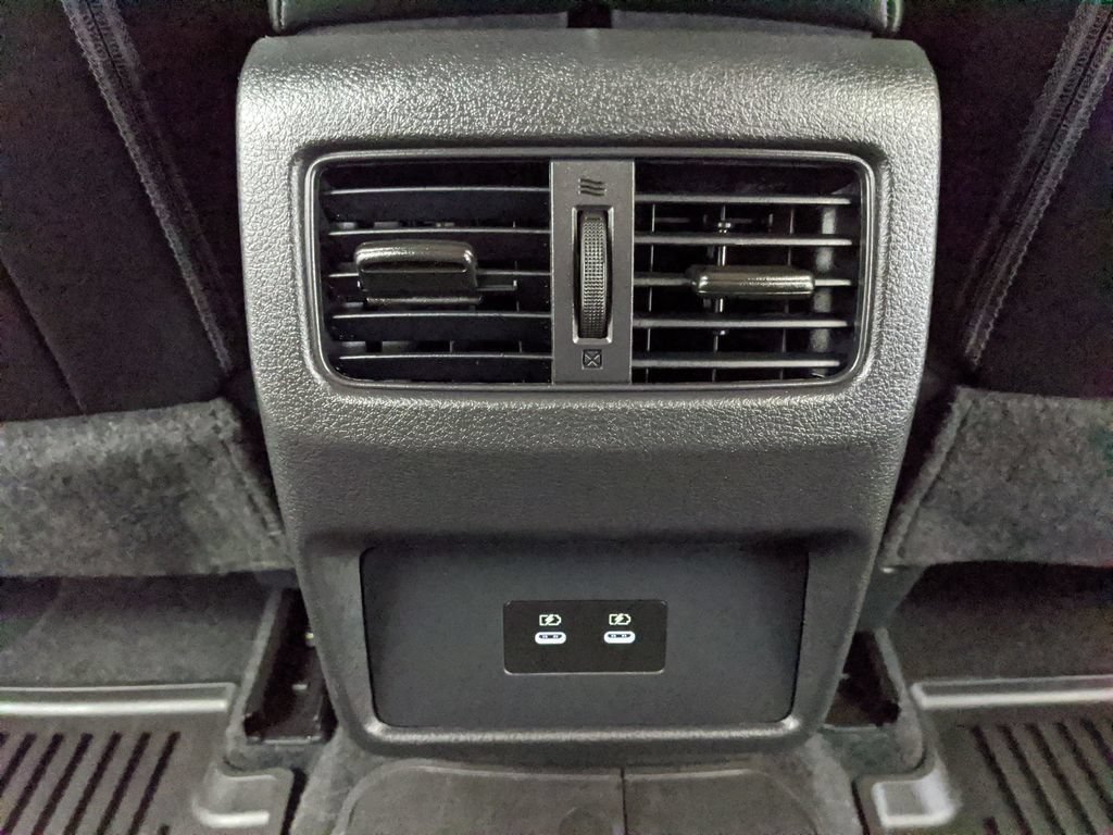 Used 2025 Nissan Rogue SV AWD/4WD image 18