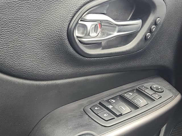 Used 2020 Jeep Cherokee Limited AWD/4WD image 11