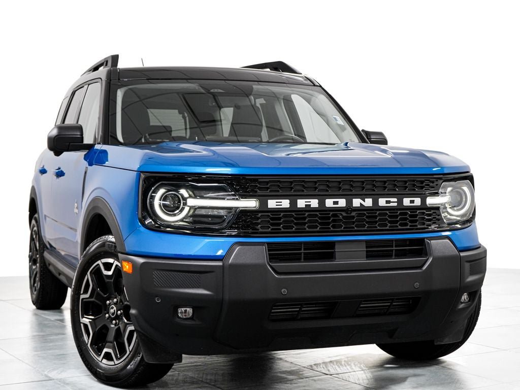 Certified 2025 Ford Bronco Sport Outer Banks w/ Outer Banks Tech Package+ AWD/4WD image 3