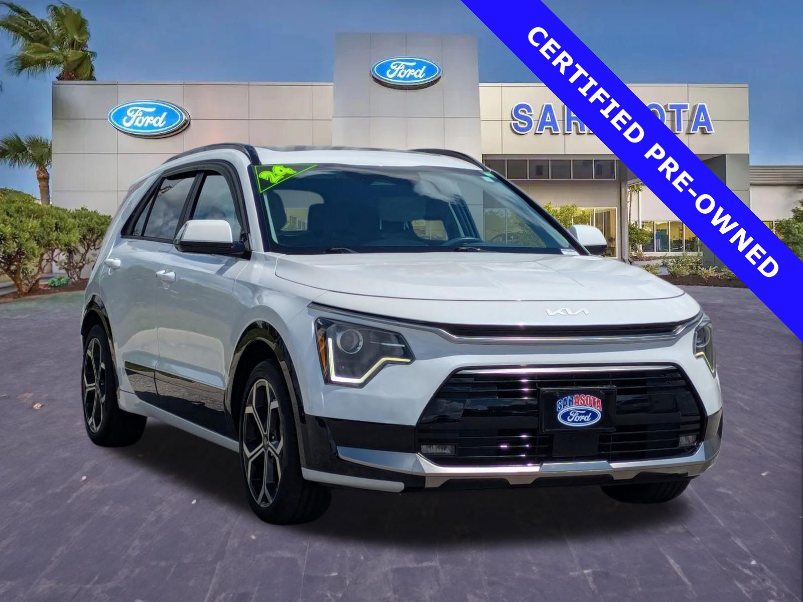 Used 2024 Kia Niro EX Touring FWD video 1