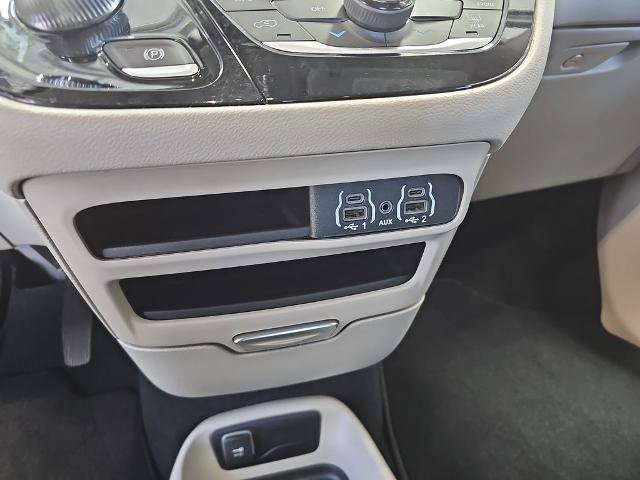 Used 2023 Chrysler Voyager LX FWD image 21