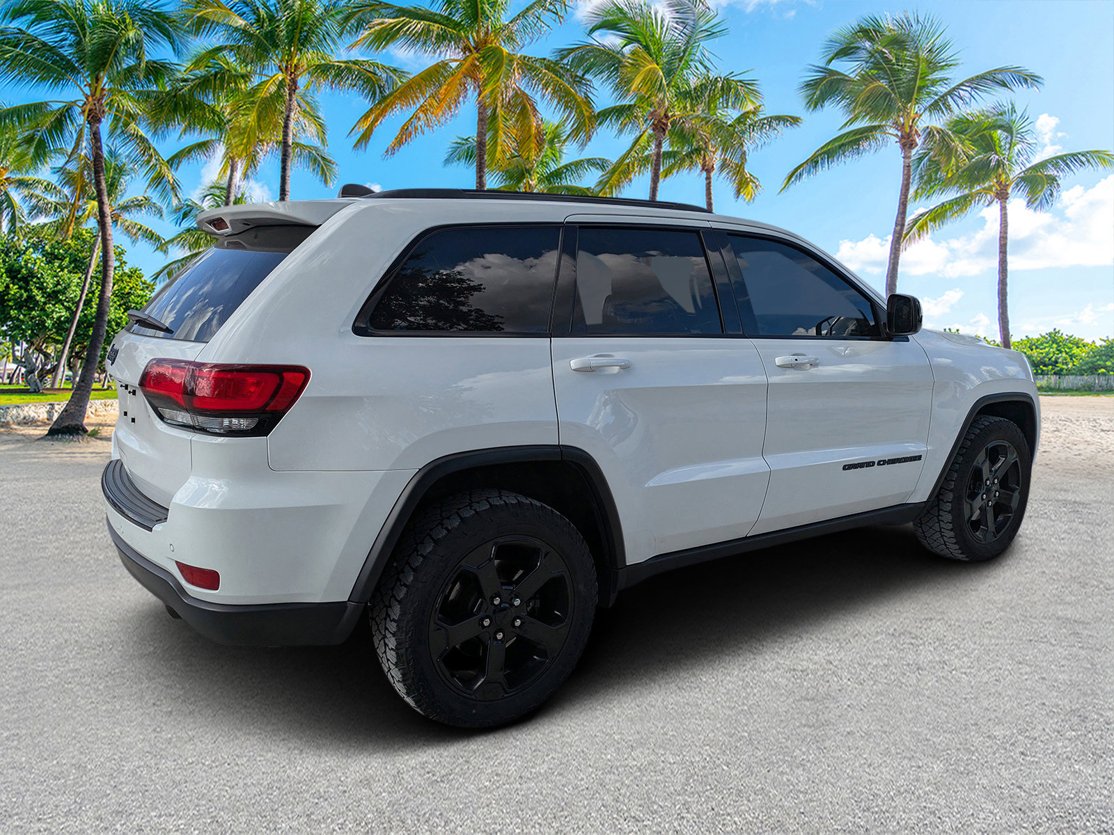 Used 2018 Jeep Grand Cherokee Laredo image 4