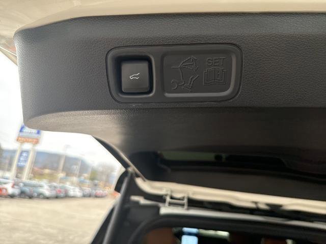 Certified 2022 Ford Expedition Platinum image 28