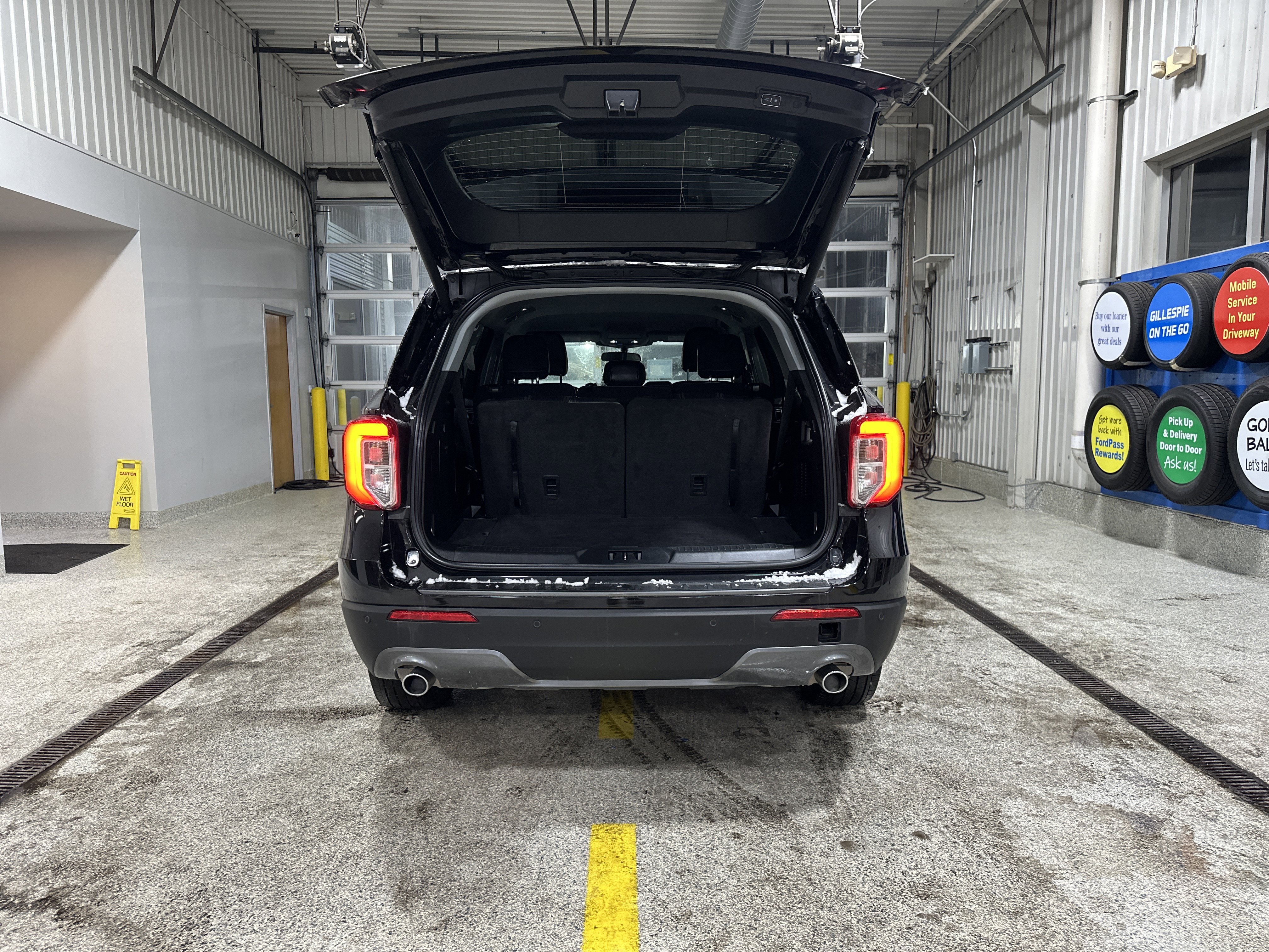 Certified 2023 Ford Explorer XLT w/ Equipment Group 202A image 5