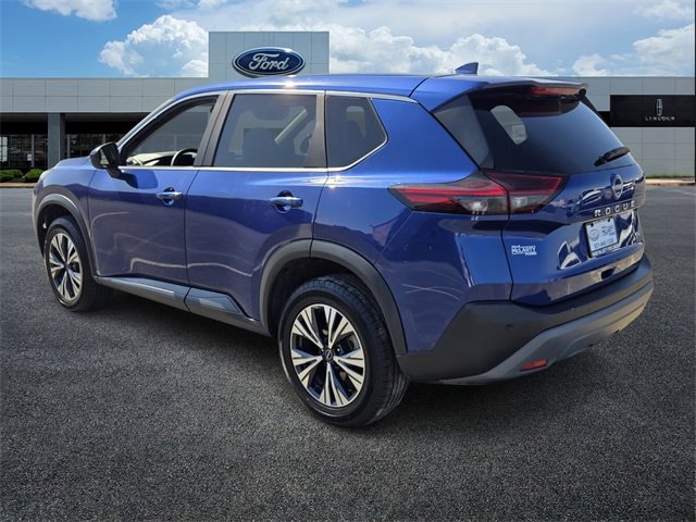 Used 2023 Nissan Rogue SV image 3