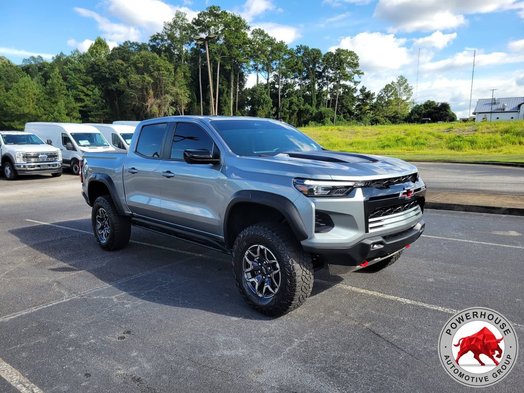 Used 2024 Chevrolet Colorado ZR2 w/ Technology Package AWD/4WD image 9