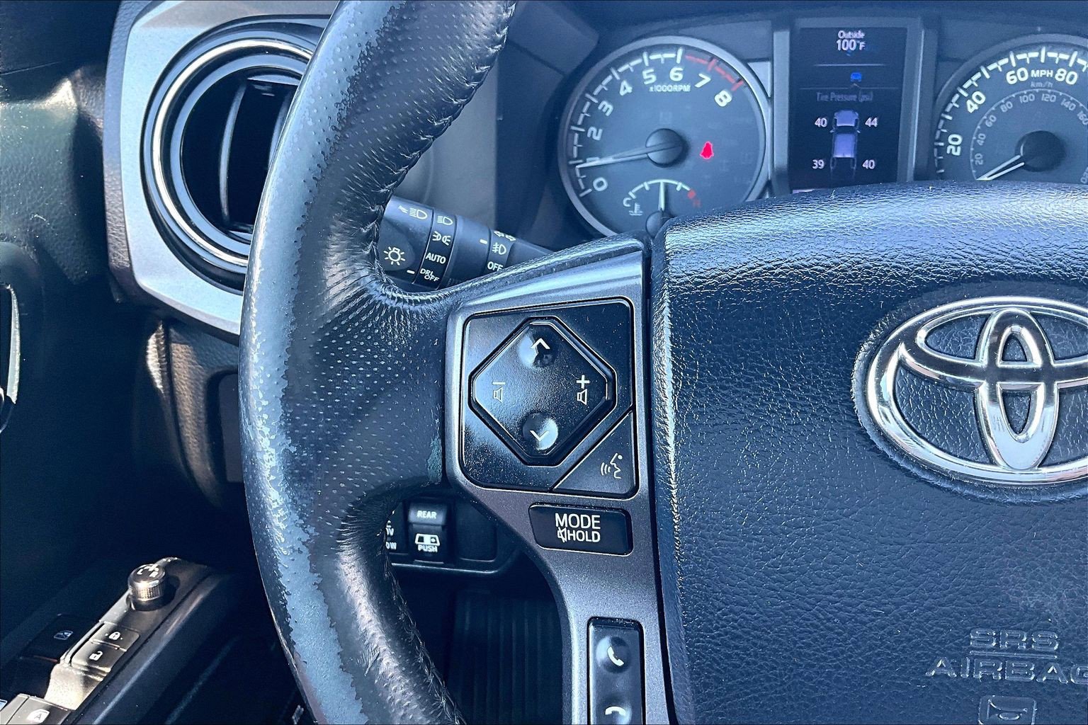 Used 2017 Toyota Tacoma TRD Sport AWD/4WD image 19