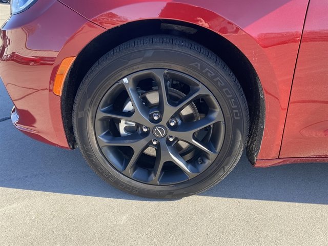 Used 2025 Chrysler Pacifica Limited image 20