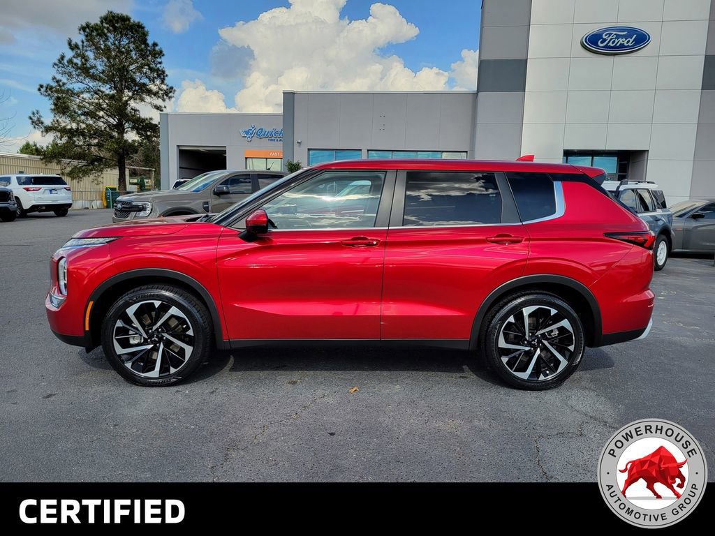 Used 2023 Mitsubishi Outlander SE image 2