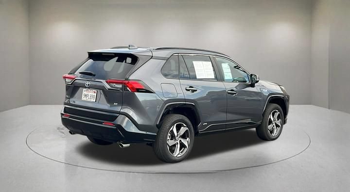 Used 2024 Toyota RAV4 SE w/ Weather & Moonroof Package AWD/4WD image 5