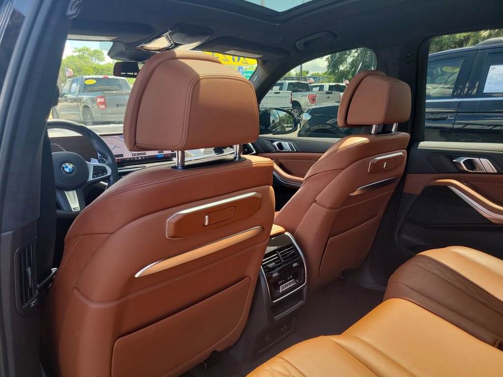 Used 2024 BMW X7 xDrive40i w/ M Sport Package AWD/4WD image 12