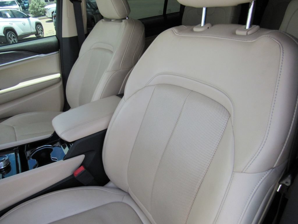 Used 2021 Jeep Grand Cherokee L Limited w/ Luxury Tech Group II AWD/4WD image 15
