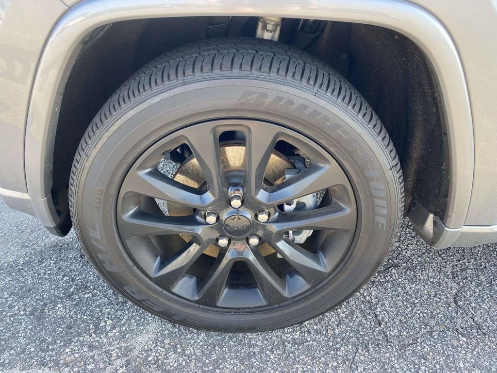 Used 2021 Jeep Grand Cherokee Laredo X RWD image 4