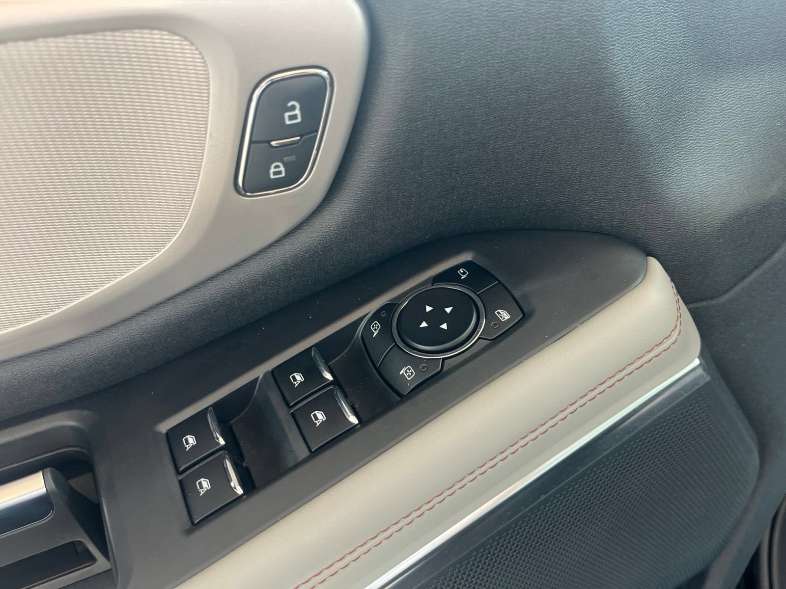 Certified 2025 Ford Expedition Active AWD/4WD image 15