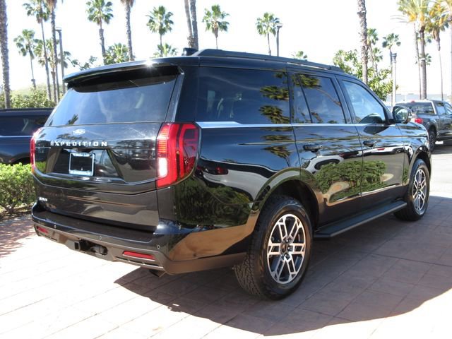 Certified 2025 Ford Expedition Active image 4