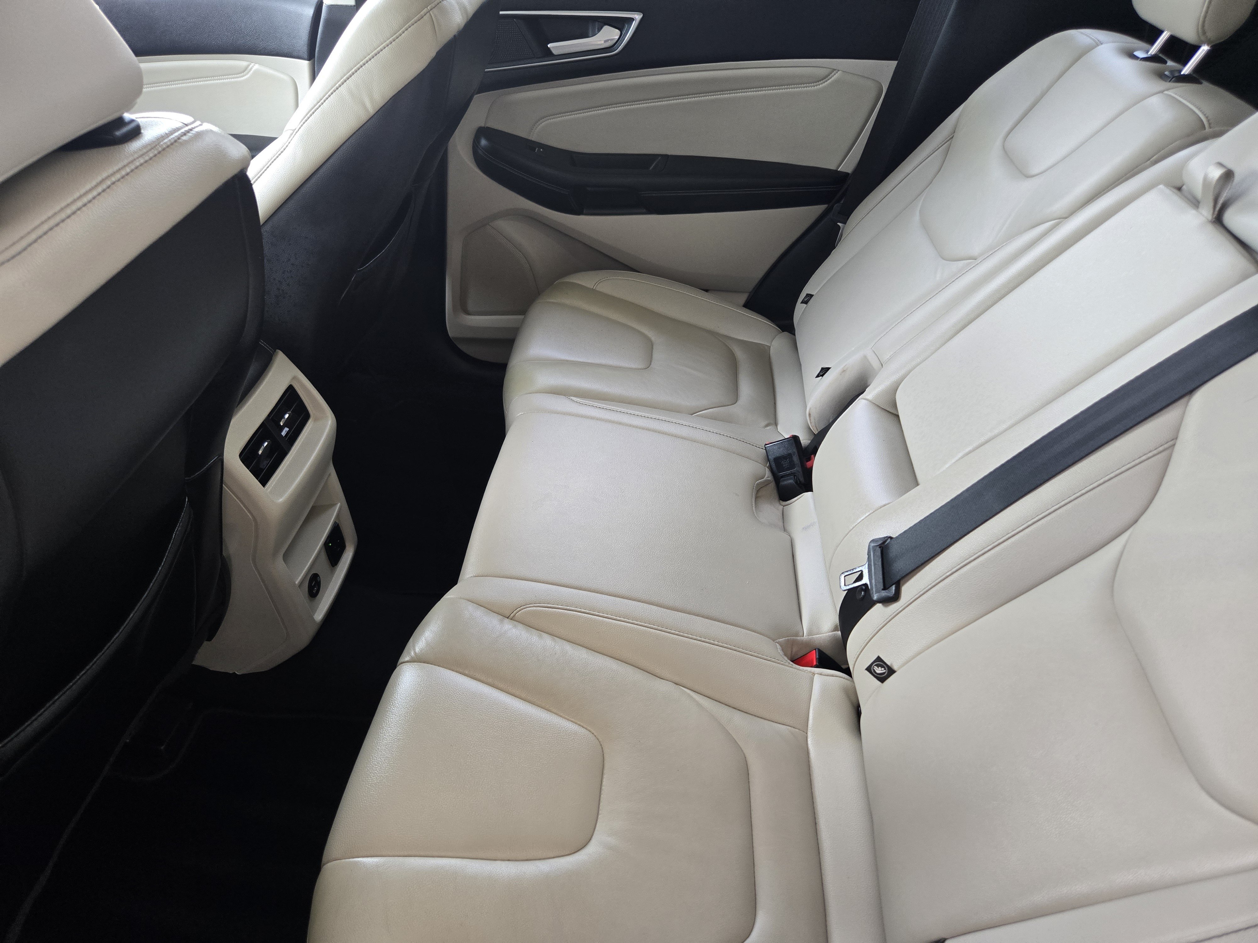 Certified 2022 Ford Edge Titanium AWD/4WD image 21