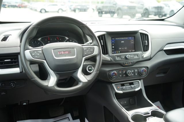 Used 2024 GMC Terrain SLE w/ Driver Convenience Package FWD image 10