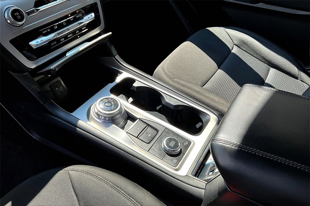 Certified 2023 Ford Explorer XLT w/ Class IV Trailer Tow Package image 16