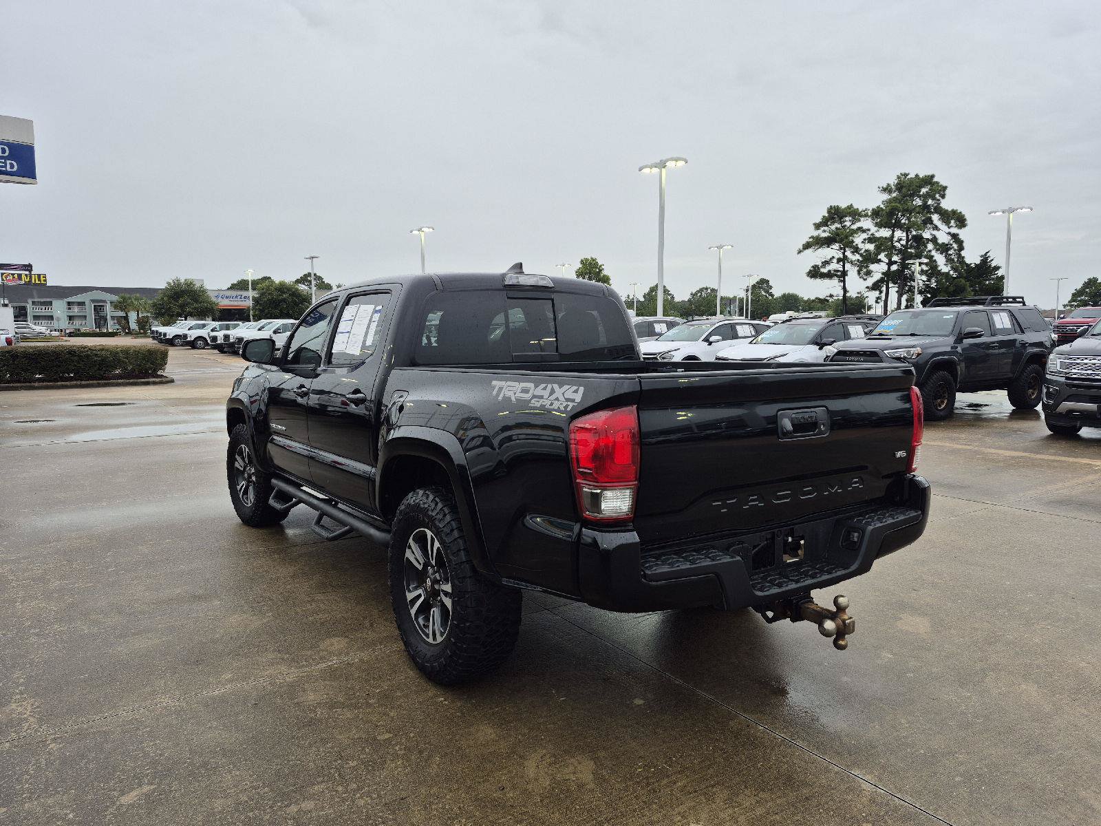 Used 2017 Toyota Tacoma TRD Sport w/ Tow Package (A/T) AWD/4WD image 11