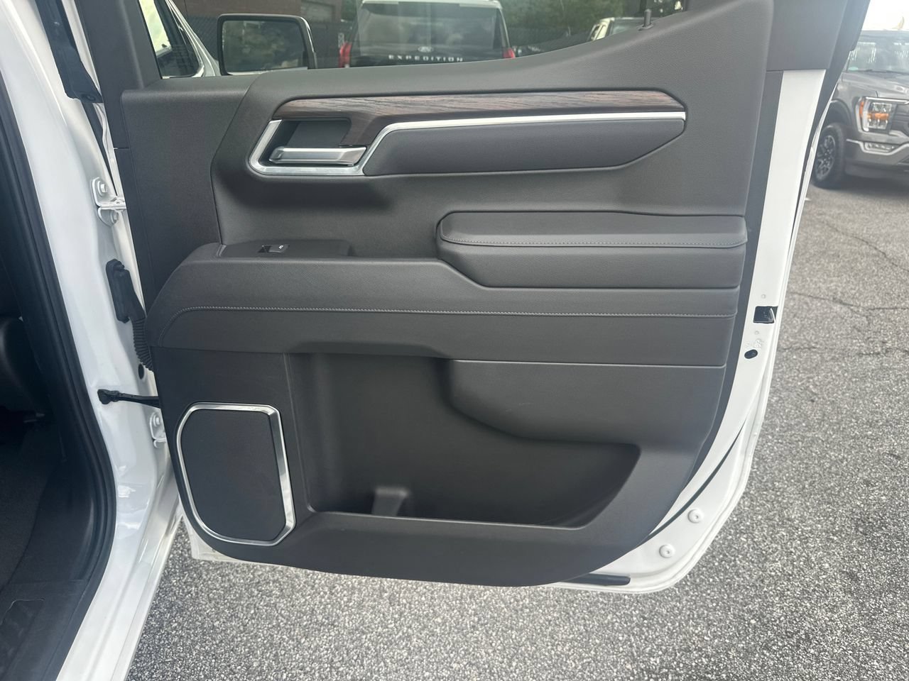 Used 2025 GMC Sierra 1500 SLT RWD image 18