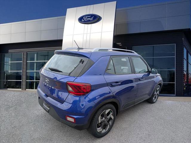 Used 2023 Hyundai Venue SEL image 3