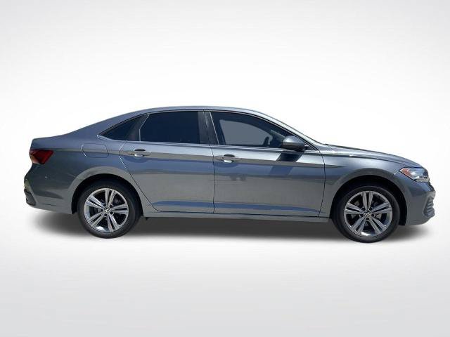 Used 2022 Volkswagen Jetta SE FWD image 4