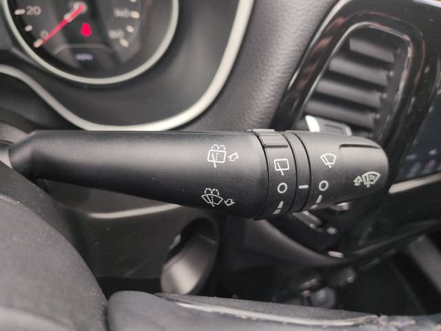 Used 2019 Jeep Compass Latitude FWD image 35